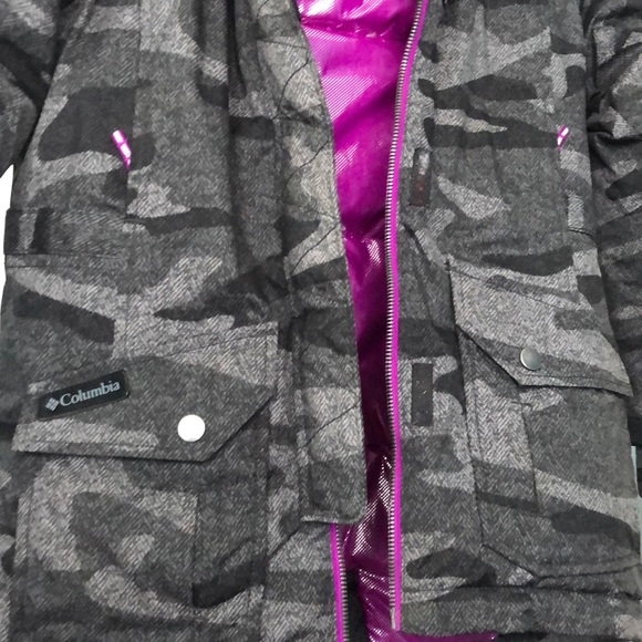 Columbia Girls ski jacket.  Water proof. Insulated - Picture 3 of 9